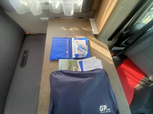 Pilote Aventura P 730 with queen bed AND LUXURY photo: 15
