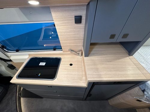 Malibu Van Diversity 640 LE K Charming GT Skyview photo: 22