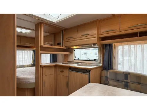 Fendt Saphir 470 TF French bed dinette toilet photo: 7