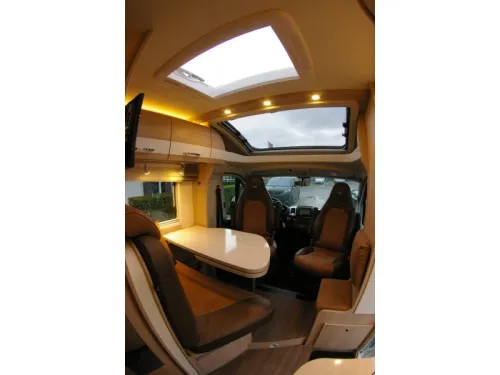 B&uuml;rstner Travel Van T 620 G Single beds, Automatic photo: 9