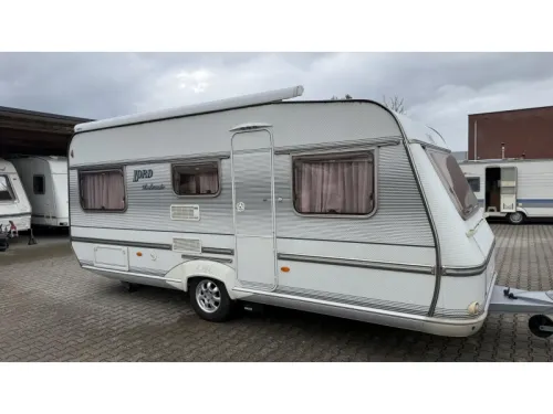 LMC Ambassador 530 single beds dinette