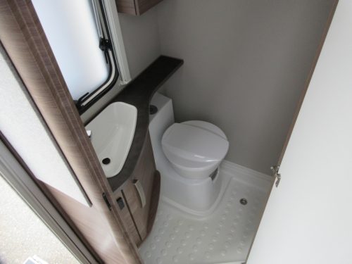 Knaus Sport Silver Selection 400 QD MIT RANGIERHILFE UND VORZELT Foto: 12