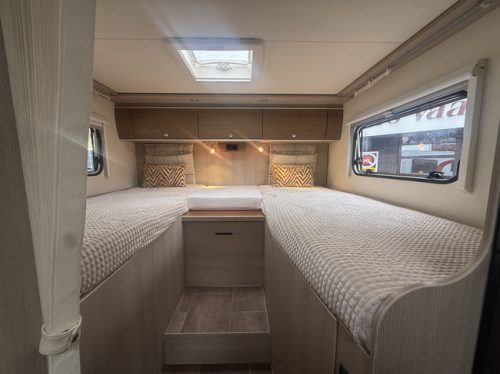 B&uuml;rstner Ixeo Time IT 726 lengte bedden+hefbed 131 pk elktr fietsenrek luifel camera grote garage zonnepaneel tv xxl koelkast remis plisse foto: 21