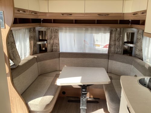 Hobby De Luxe 460 UFE omnistor photo: 1