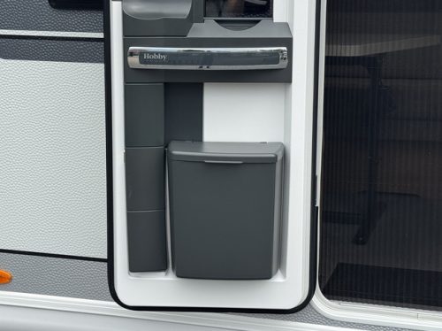 Hobby De Luxe 495 UL with single beds **Mover/Bike rack/Bag awning/Outdoor gas/2nd service hatch/1st owner/Very neat caravan** photo: 21