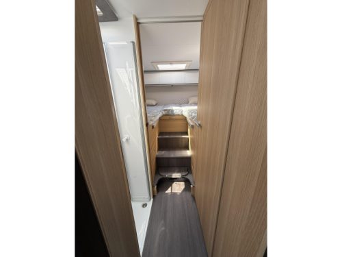 Adria Coral Plus 670 DL Face To Face Foto: 16