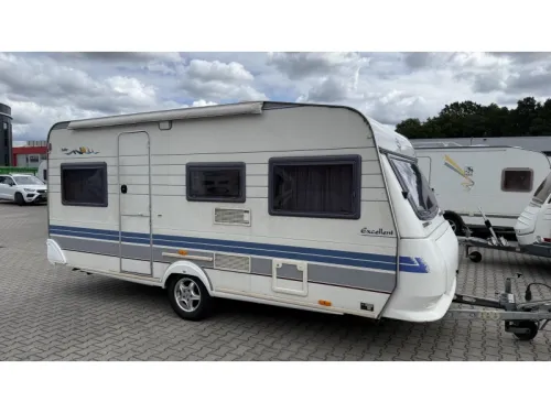 Hobby Excellent 470 UF lit transversal salon en U toilettes