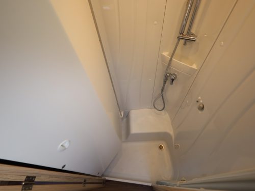 B&uuml;rstner Ixeo IT 710 G transverse bed + pop-top roof  photo: 11