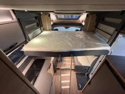 Knaus L!ve Wave 700 DX 180hp automatic /queen bed  photo: 9