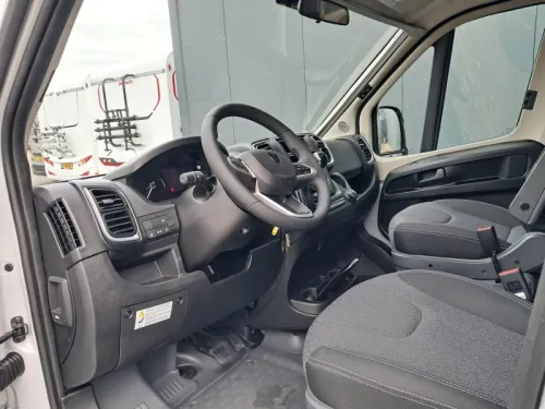 Crosscamp EXPDN T7.4 E - Sehr modern - Navi Foto: 19