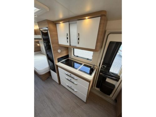 Hobby De Luxe 495 UL Inkl. Rangierhilfe und Markise Foto: 13