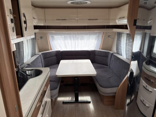 Hobby Excellent 560 WFU Luifel/Mover/Fietsdrager  foto: 2