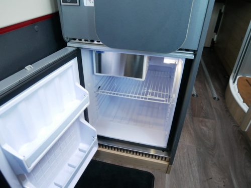 Sunlight 540, Compacte 5.40 Buscamper, Dwarsbed, Dakairco, Trekhaak foto: 13