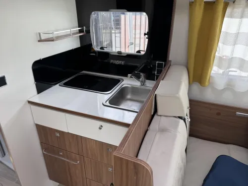 Pilote Essentiel P 700 single beds & cruise photo: 7