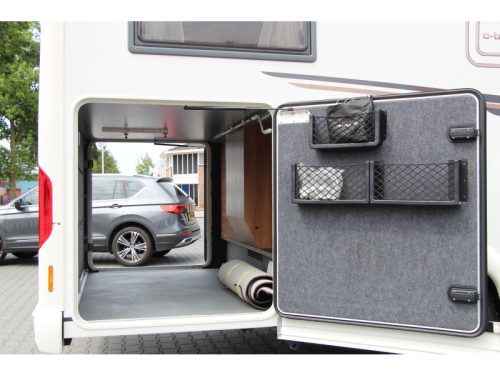 Carthago C-Tourer I 149 LE Single beds Pop-top roof photo: 11
