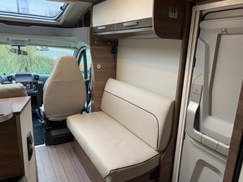 Knaus Live TI 650 MF French bed | Automatic photo: 5