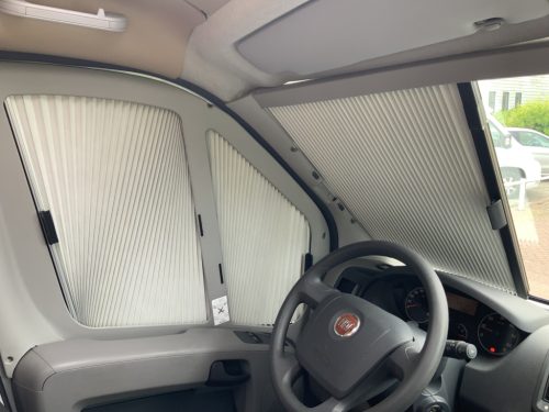Knaus Van Ti 600 ME &ndash; Complete 3 liter 160 HP Semi-integrated, fixed bed, half-dinette, swivel seats Motorhome centre on the road photo: 10