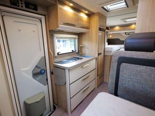Knaus Sky TI 650 MEG L&Auml;NGSBETTEN XXL GARAGE! Foto: 14