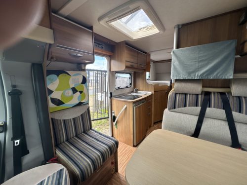 B&uuml;rstner Travel Van T 620 Single beds Air conditioning photo: 14