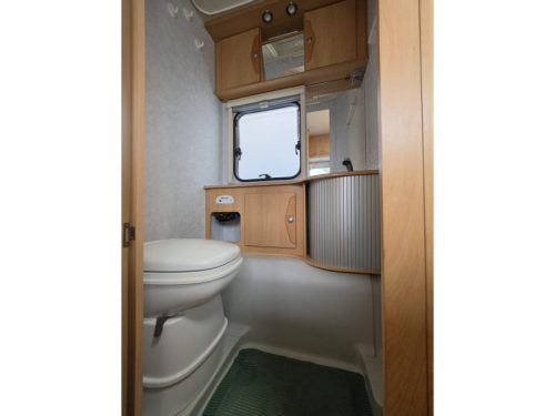 Adria Coral Compact 574 SP Festbett, 6M, Garage Foto: 7
