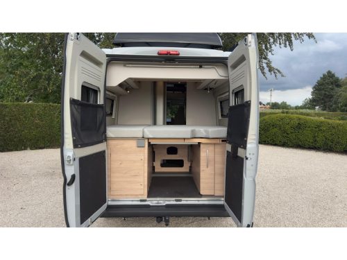 Dethleffs Globetrail Advantage 600 DR transverse bed pop-top roof upper bed photo: 14