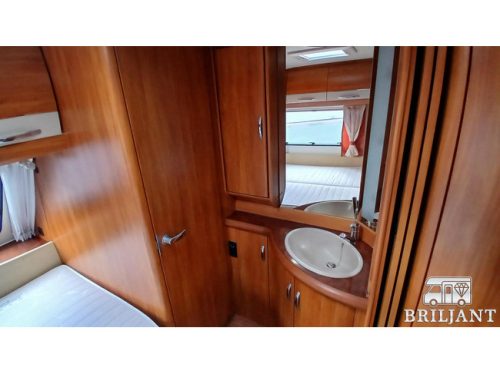 Hobby 560 UFE Wohnwagen franz&ouml;sisches Bett/Rundsitzgruppe Foto: 14