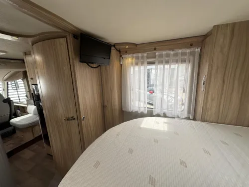 Hymer B698 Queensbed L-Sitzgruppe 150PS TV Foto: 10