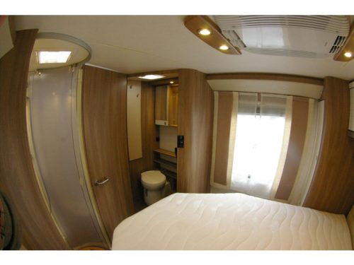 B&uuml;rstner Aviano 700 Lit central, Toit relevable. photo : 15