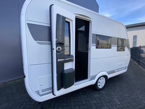 Hobby On Tour 390 SF Zugsitzgruppe, Querbett Foto: 6