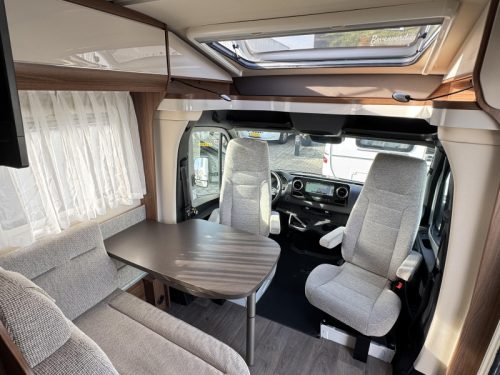Hymer ML-T 580 - Hydraulische St&uuml;tzen - Foto: 4