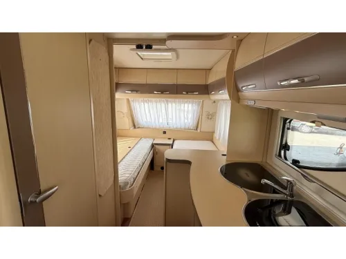 Hobby La Vita Bionda 495 UL single beds dinette photo: 10