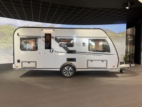 Knaus Sudwind Black Selection 460 EU Einzelbetten / Dinette Foto: 1