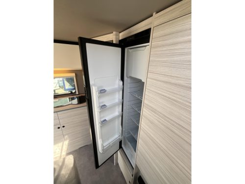 Dethleffs C'Joy Active 420 QSH COMPACT-XL REFRIGERATOR photo: 10