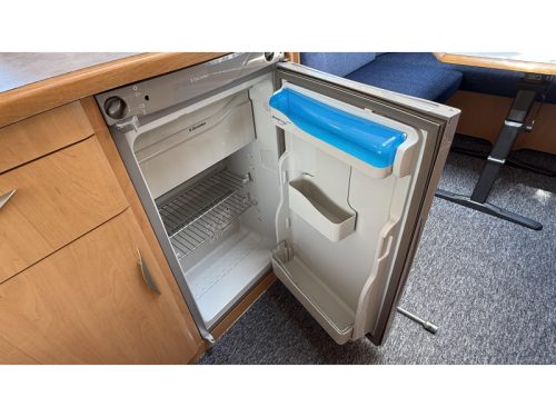 Fendt Saphir 470 F transverse bed dinette toilet photo: 8