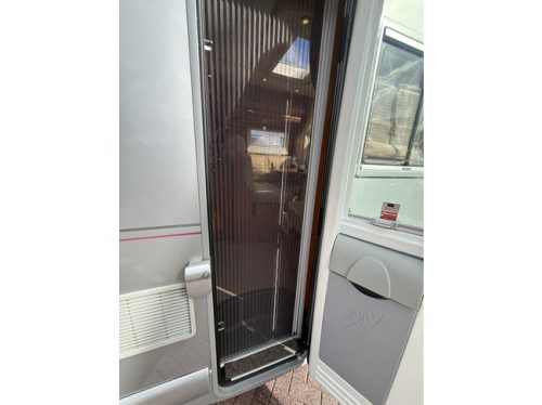 RAPIDO Le Randonneur 7065+F single beds 4 berths air conditioning solar panel maxxvan elktr dish tv remis plisse leather bearlock photo: 3