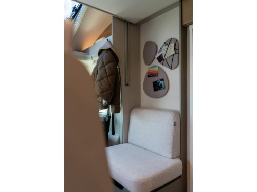 LMC Tracer 690EL model 2027 single beds photo: 3
