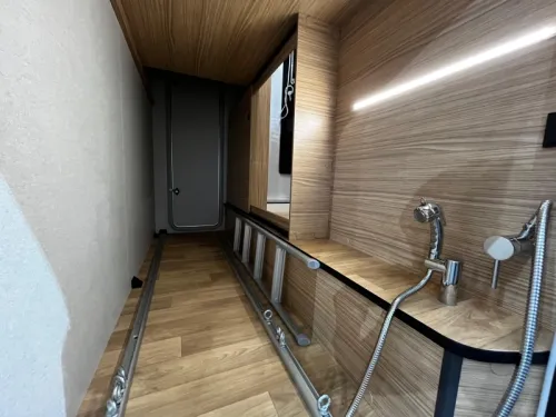 Pilote P 690 D Motorhome, Central pop-up bed photo: 14