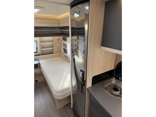 Hobby De Luxe Edition 495 UL 2 BERTHS MOVER AWNING TOP  photo: 15