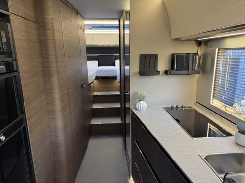 Adria Supersonic 890 LL 170 hp AUTOMATIC 9-speed 4-person Euro6 Mercedes-Benz Sprinter EP LEVEL SYSTEM **Single beds/4 seats/ photo: 12
