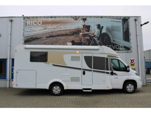 Carado T 449 Queensbed Pop-top roof photo: 1
