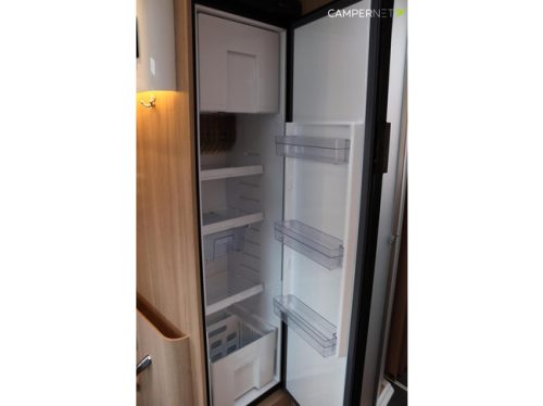 Laika KOSMO 509L 160hp Automatic | Single beds | Separate shower | LPG system | Solar panels | Bearlock | Awning | Roof fan photo: 13