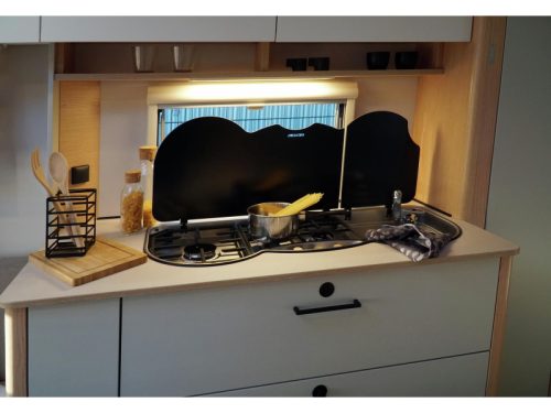 LMC Style 440 D model 2027, French bed photo: 23