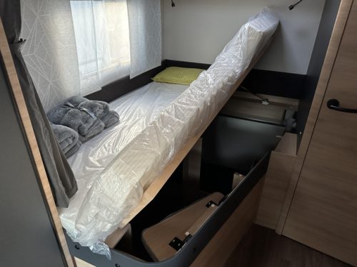 Knaus L!ve Wave 650 MF AUTOMAAT + HEFBED Foto: 12