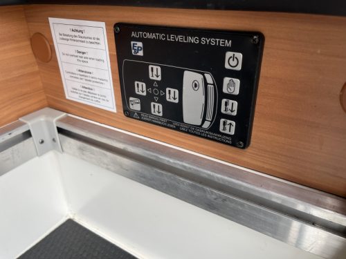 Hymer B 578 - Syst&egrave;me de mise &agrave; niveau - photo : 19