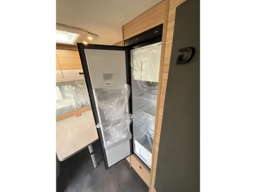 Dethleffs Summer Edition 460 EL SINGLE BEDS-XL REFRIGERATOR photo: 12