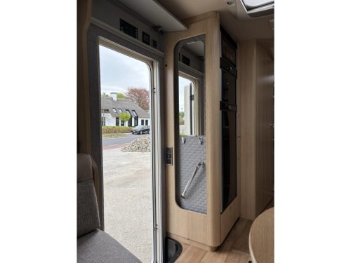 Hymer B ML I 790 Mercedes + Queen bed photo: 21