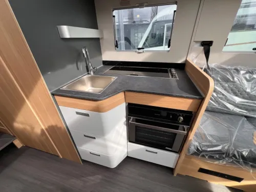 Adria Coral 670 DL AUTOMATIC/180HP photo: 5