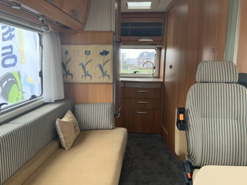 Hymer B 584 2.8 JTD 128 HP, Integral, Engine air conditioning, Front lift bed, 3 Isri seats, Long bench, Tow bar, Year 2005 Camper Centrum On the Road at Noorderringweg 4 in Marum. photo: 2