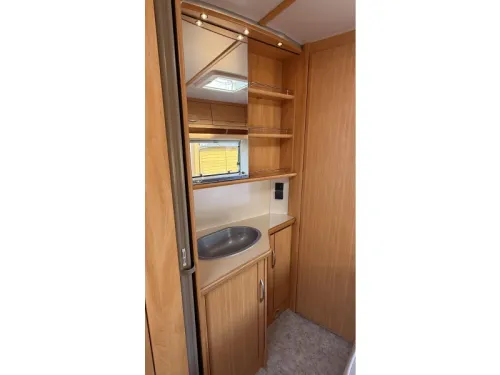 Fendt Saphir 470 TF French bed dinette toilet photo: 4