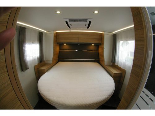 Adria Sonic Axess 700 SC Queensbed, Hubdach, Garage Foto: 10
